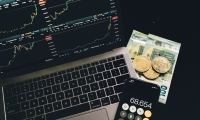 A股三大指数收涨：创业板指涨近2% AI医疗概念股爆发