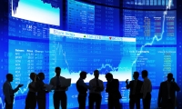 COMEX 4月黄金期货收涨059%，报20547美元盎司